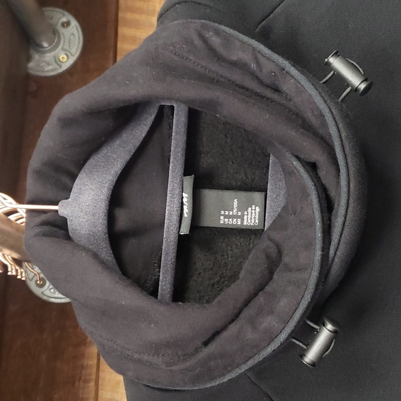 H & M Men's Sweatshirt, Medium - Picture 3 of 9